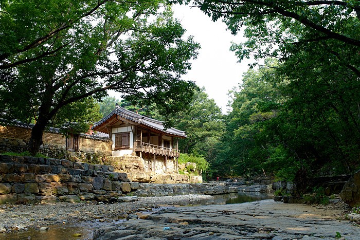 독락당과 계곡