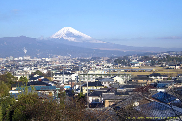 三島市街と富士山