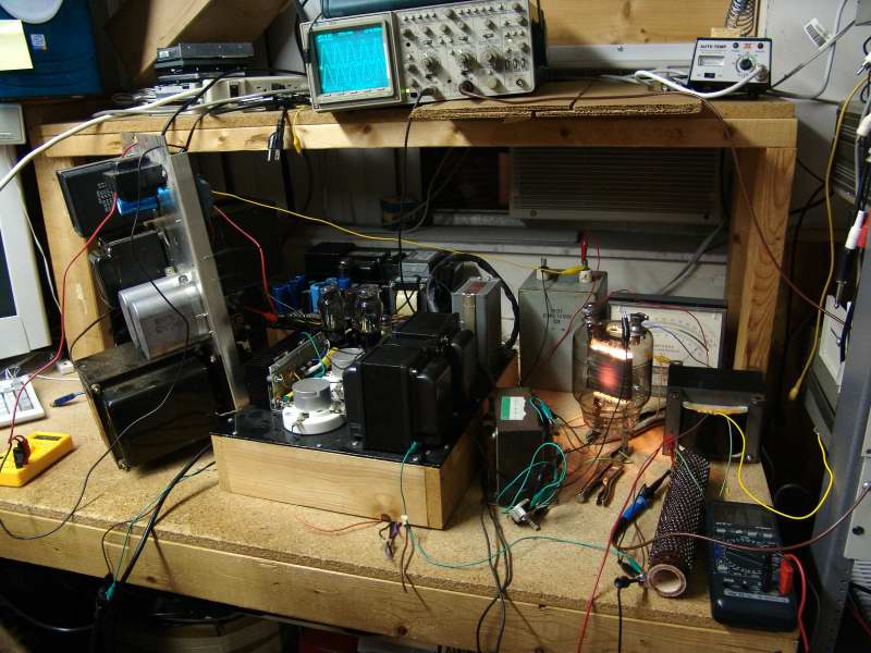 833SE amplifier prototype on a workbench