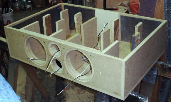 A DIY speaker cabinet with internal bracing