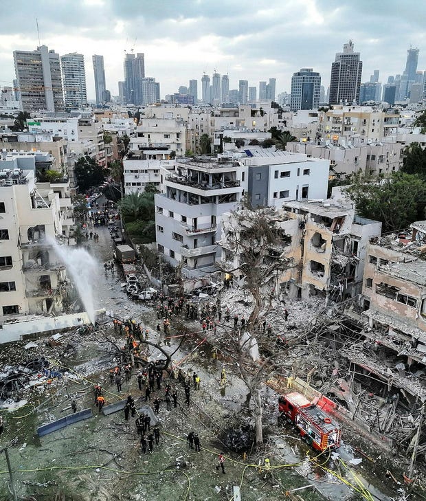אזור עירוני הרוס לאחר פגיעת טילים