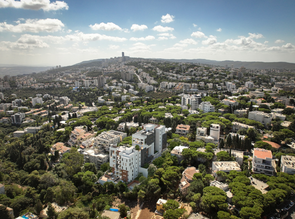 נוף עירוני של חיפה והנמל