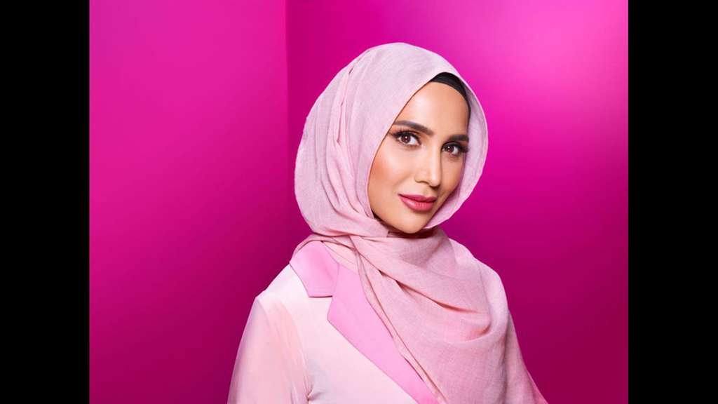 L'Oréalのキャンペーンに起用されたAmena Khan