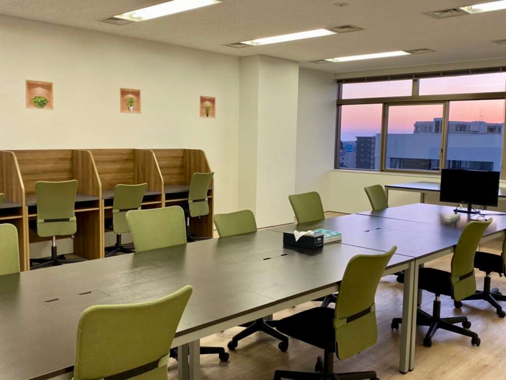 ランプ浜松のオフィス内観