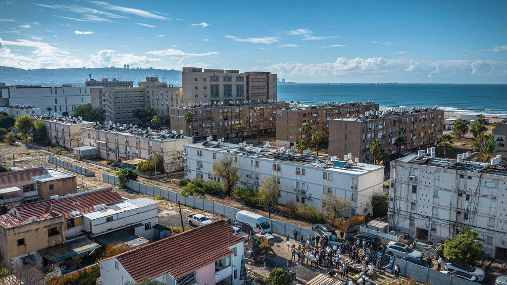 מבני מגורים ישנים באזור פריפריאלי בישראל