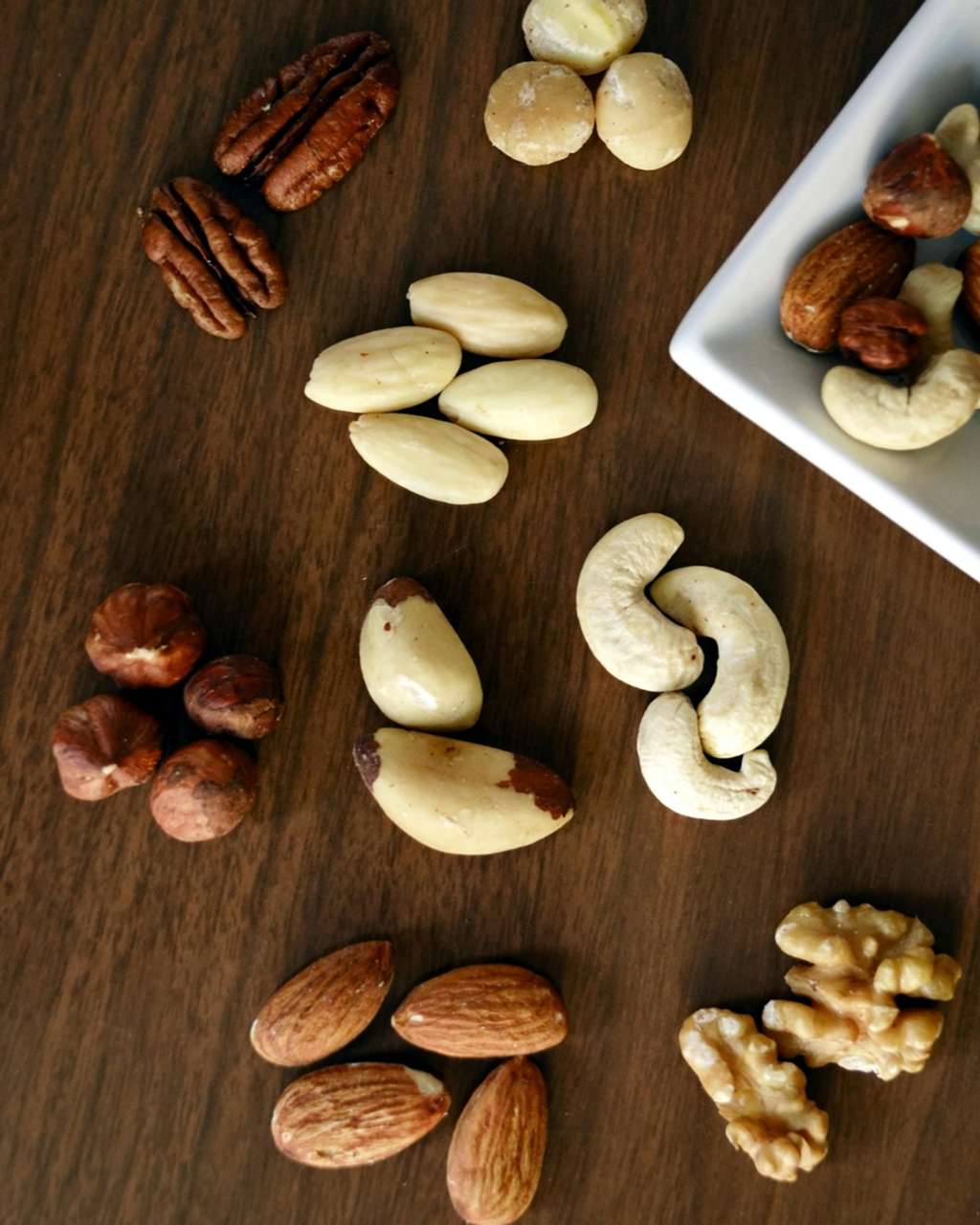 다양한 종류의 견과류